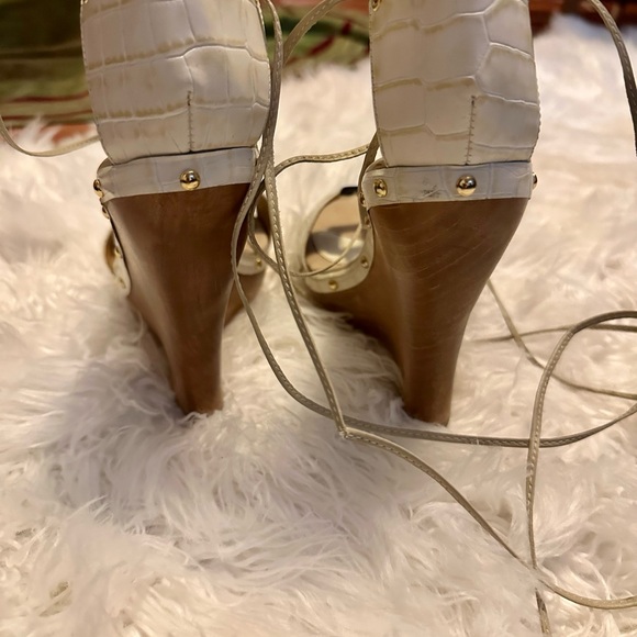 Bebe Heidi style/off white color worn once size 8 - Picture 8 of 12